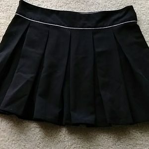 Mini black and white pleated skirt set